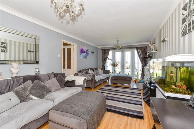 5 bed detached house