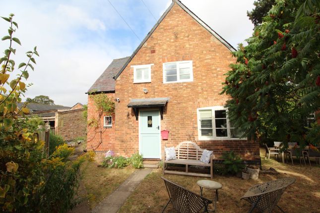 The Mount, Lutterworth LE17 3 bed detached house for sale