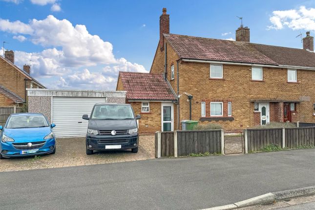 Masefield Crescent, Balderton, Newark 3 bed semi