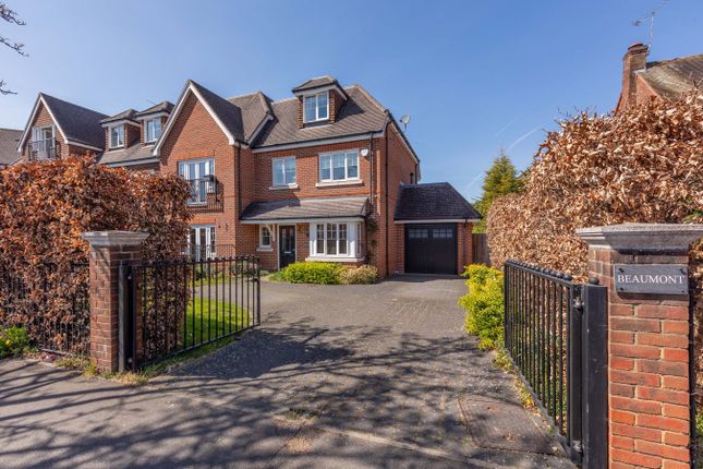 Shoppenhangers Road, Maidenhead SL6 5 bed semi