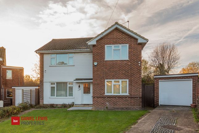 Lodge Close, Chigwell, IG7 4 bed detached house for sale