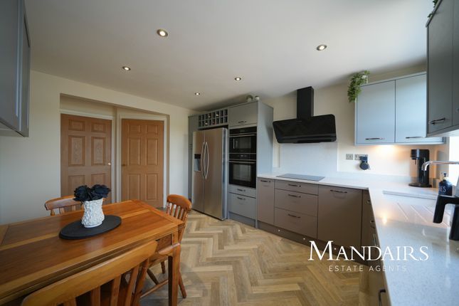 6 bedroom detached house for sale