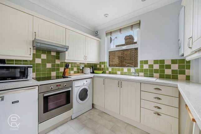 Greenford Avenue, London, W7 2 bed flat for sale