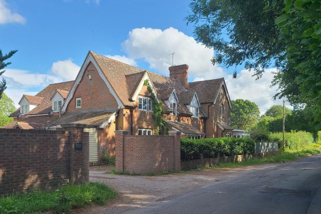 5 bed detached house