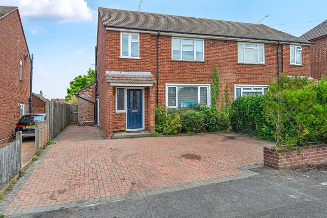 Green Lane, Farnham, Surrey, GU9 3 bed semi