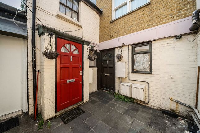 Uxbridge Road, London 1 bed maisonette for sale