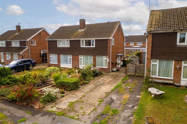 Greetham Road, Aylesbury HP21 3 bed semi