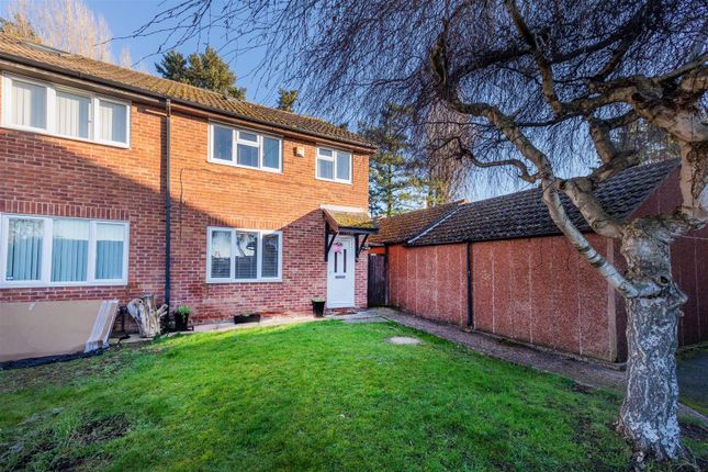 Dunster Gardens, Slough 3 bed end of terrace house for sale