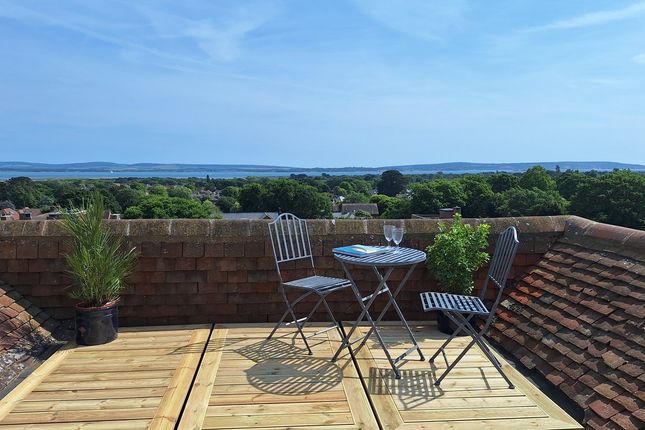 High Street, Lymington, SO41 2 bed apartment for sale