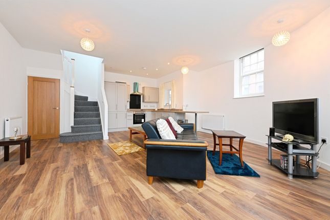 2 bedroom town house for sale