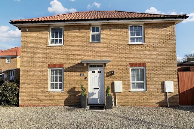 3 bedroom link detached house for sale