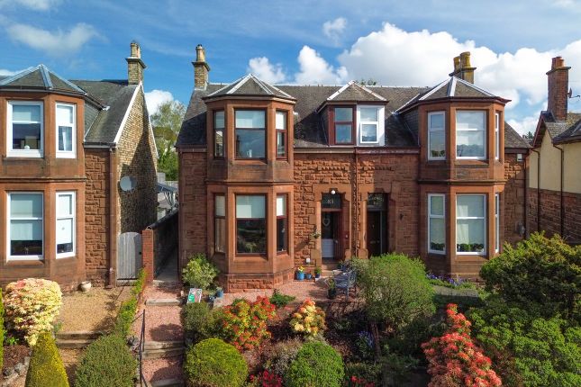 4 bedroom semi-detached villa for sale