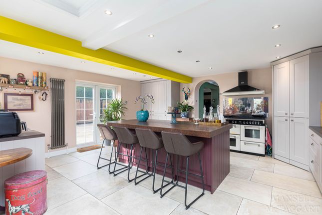 Newchapel Road, Lingfield RH7 5 bed detached house for sale