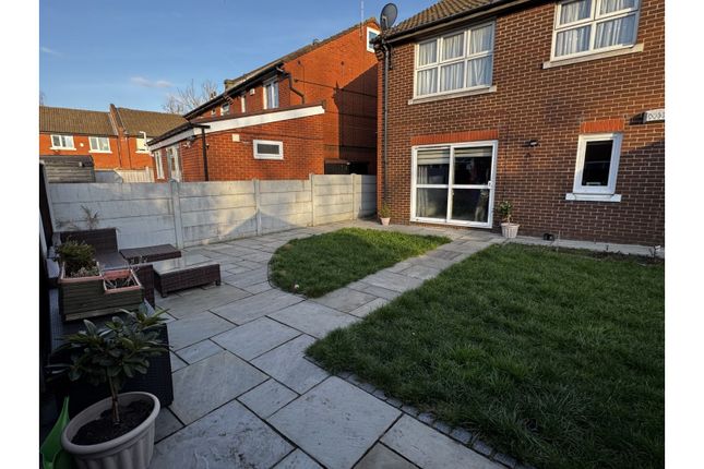 2 bedroom ground floor flat for sale