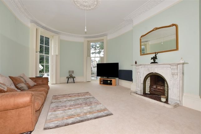 6 bed detached house