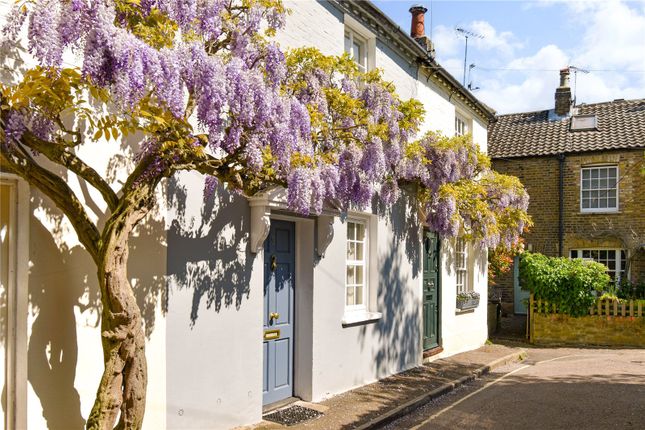 Ferry Road, Twickenham, TW1 1 bed end of terrace house for sale
