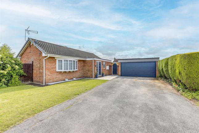 Hollythorpe Place, Hucknall NG15 3 bed detached bungalow for sale