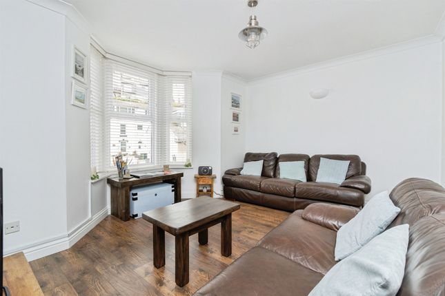 2 bedroom ground floor flat for sale