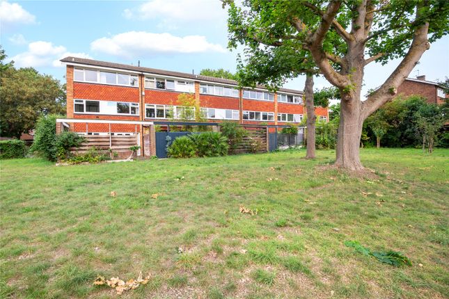 Kingfisher Drive, Surrey 4 bed end of terrace house for sale