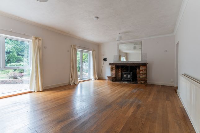 Woodroyd Gardens, Horley, Surrey, RH6 3 bed bungalow for sale