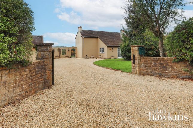 Lyneham 3 bed detached house for sale