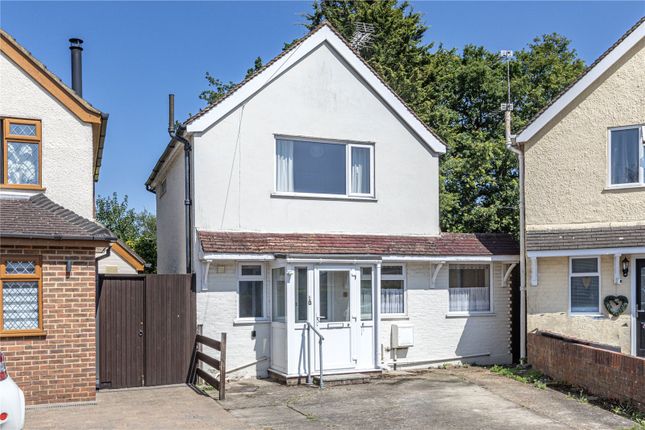 Chestnut Close, Addlestone, Surrey, KT15 2 bed detached house for sale