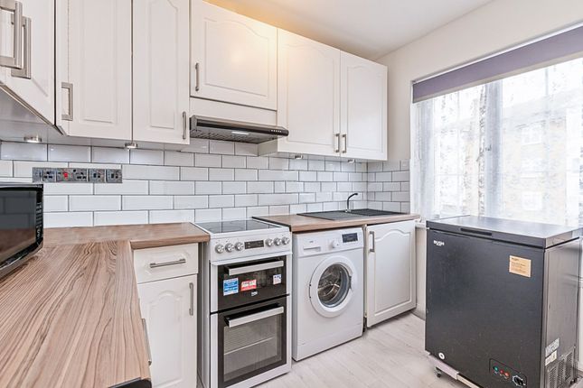 Denham Road, London, N20 2 bed maisonette for sale