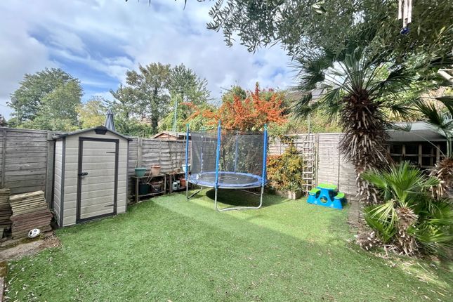 Sunnybank, Sittingbourne ME10 3 bed end of terrace house for sale