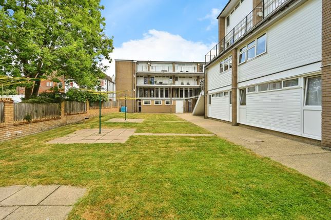 High Street, Borehamwood WD6 1 bed apartment for sale