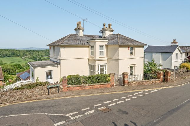 5 bed detached house