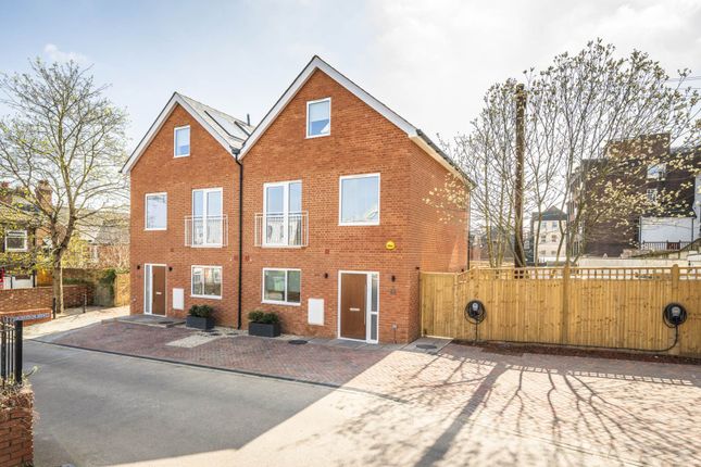 Grosvenor Mews, Tunbridge Wells... 4 bed semi