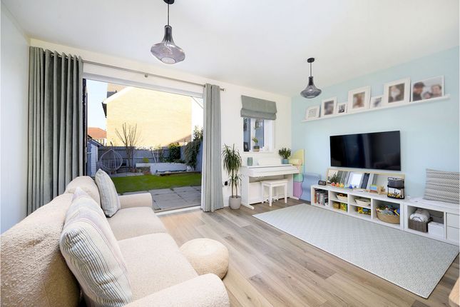 2 bedroom semi-detached house for sale