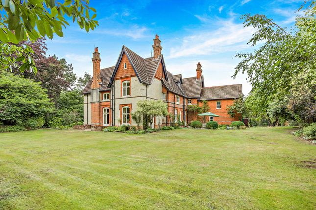 Donnington, Newbury, Berkshire 6 bed detached house for sale