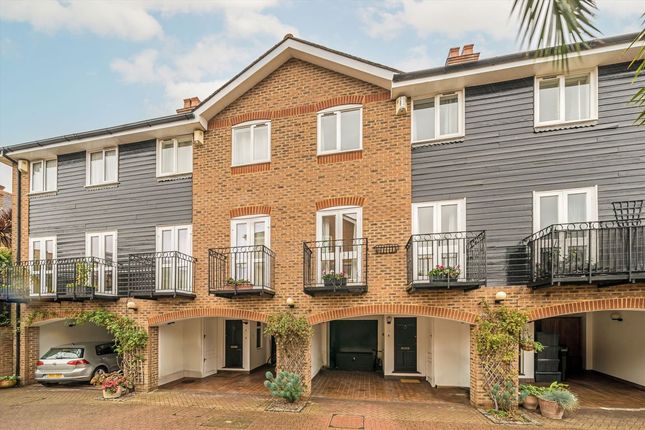 Harvest Lane, Thames Ditton KT7 3 bed terraced house for sale