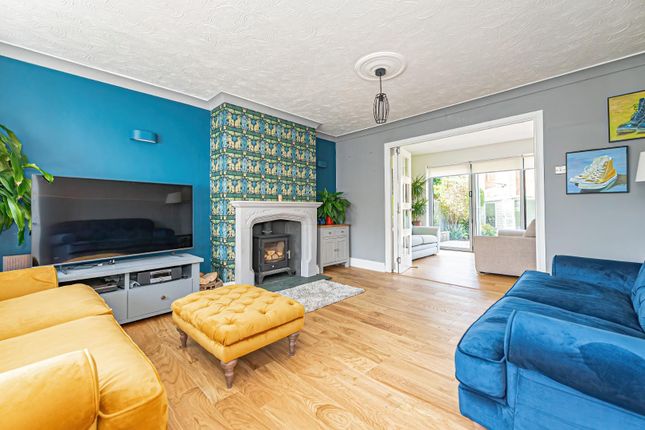 Wallace Drive, Eaton Bray 4 bed detached house for sale