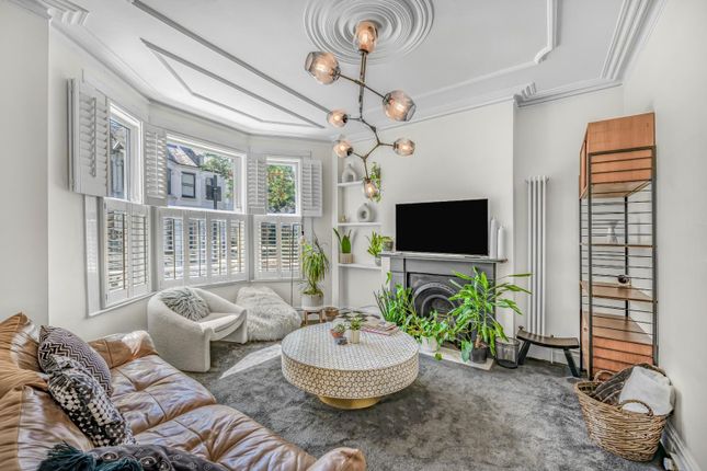 Prince George Road, London. N16 4 bed terraced house for sale