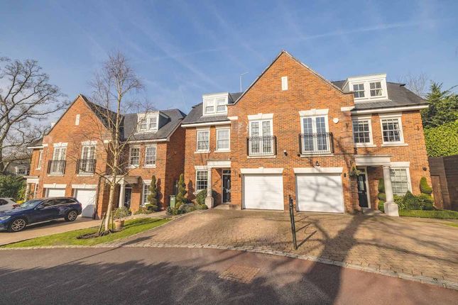 Oak Wood Place, Gerrards Cross SL9 4 bed semi