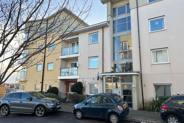 McKay Avenue, Torquay, TQ1 4FD 2 bed flat for sale