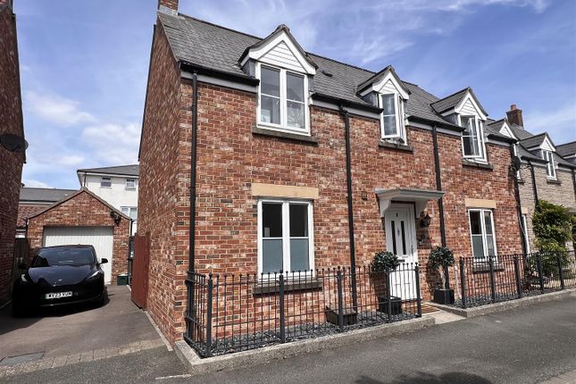 Lundy Gate, Portishead, Bristol 4 bed semi