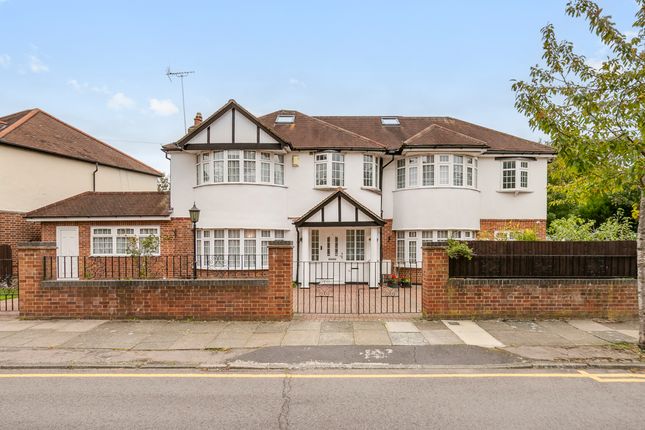 Chalkwell Park Avenue, Enfield EN1 8 bed detached house for sale
