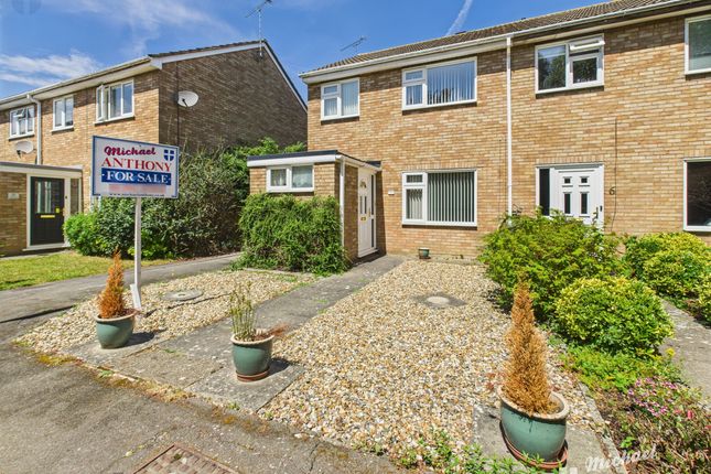 Claydon Path, Aylesbury, Buckinghamshire 3 bed end of terrace house for sale