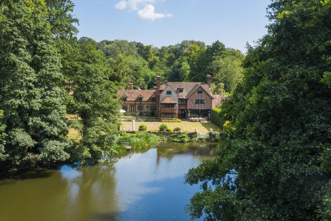 Enton, Godalming, Surrey, GU8 5 bed link detached house for sale