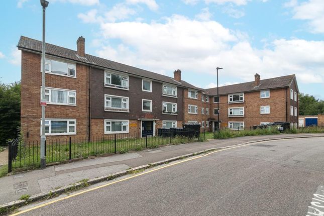 Pellatt Grove, London 3 bed flat for sale