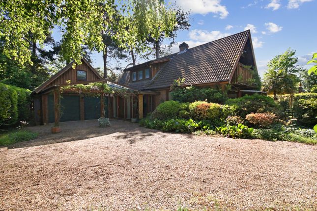 Sandy Lane, East Grinstead, RH19 4 bed detached house for sale