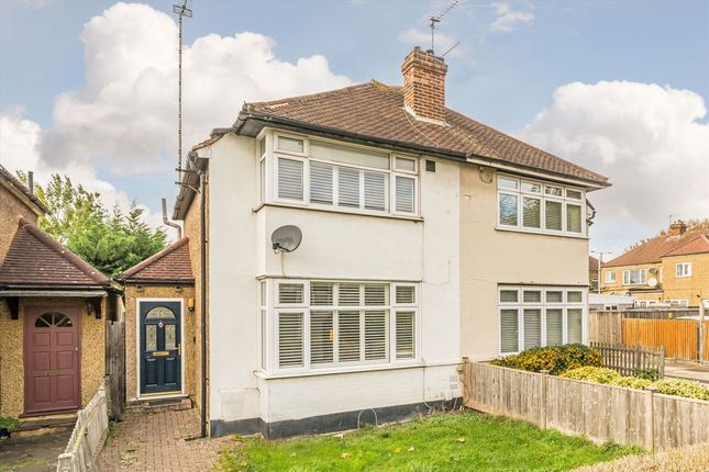 Oakcroft Road, Chessington KT9 2 bed semi