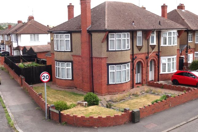 Austin Road, Luton, Bedfordshire, LU3 3 bed house for sale
