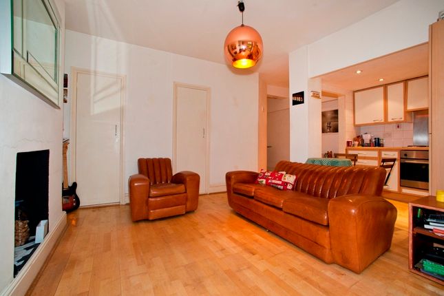 Shepherd's Bush W12 W12 2 bed flat for sale