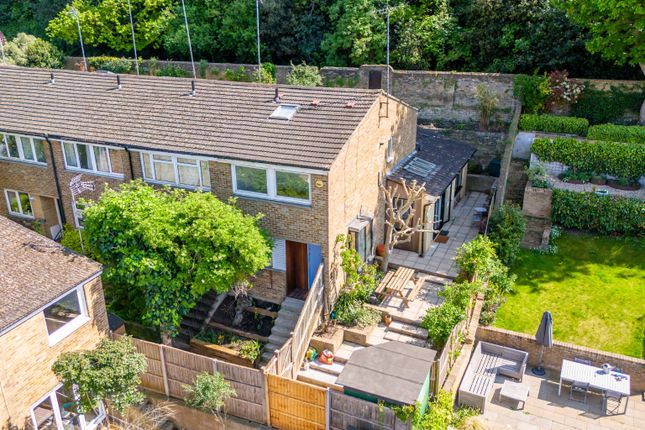 Point Hill, London SE10 3 bed end of terrace house for sale