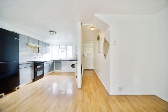 2 bedroom ground floor maisonette for sale