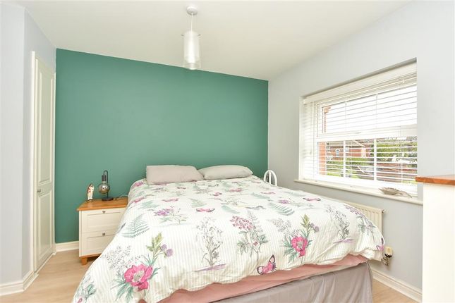 3 bed end terrace house